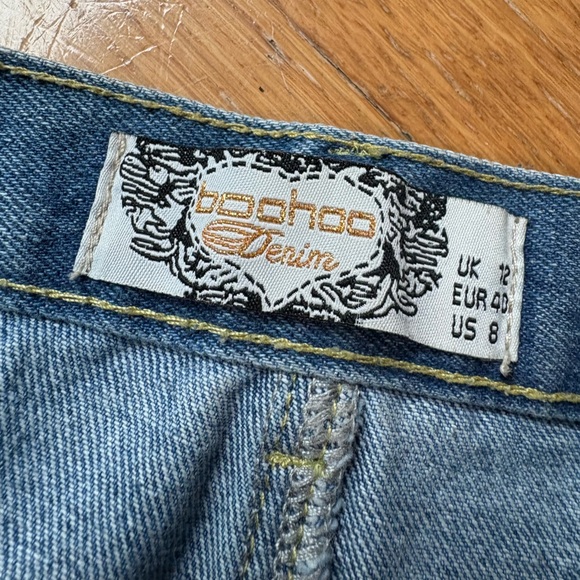 BOOHOO | Distressed denim mini skirt | Size 8 - Picture 3 of 3